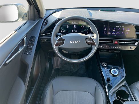 Used 2025 Kia Niro EX w/ EX Cold Weather Package image 23