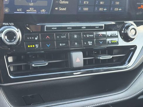 Used 2022 Toyota Highlander Limited AWD/4WD image 18