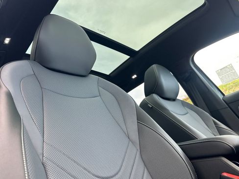 New 2026 Volkswagen Tiguan SE R-Line FWD image 15