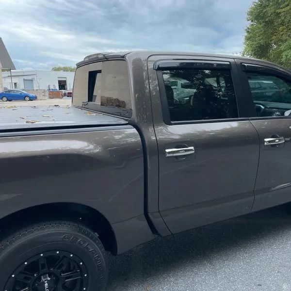 Used 2018 Nissan Titan SV AWD/4WD image 13