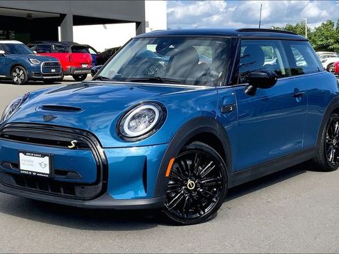 Certified 2024 MINI Cooper SE image 3