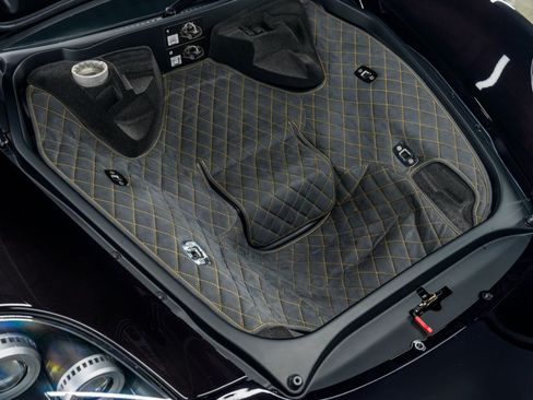 Used 2005 Porsche Carrera GT RWD image 23