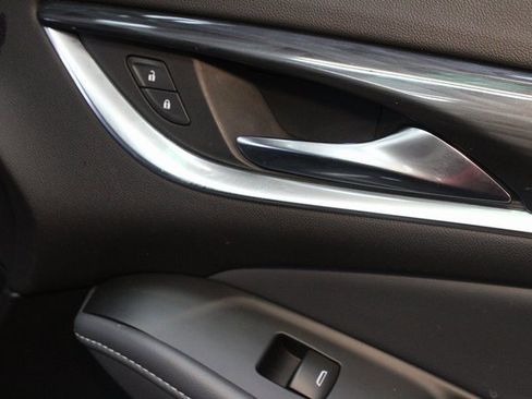 Used 2021 Buick Enclave Essence w/ Sun And Navigation Package image 9