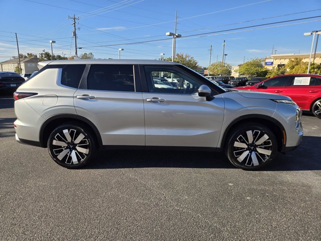 Used 2025 Mitsubishi Outlander SE AWD/4WD image 6