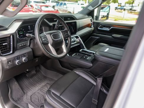 Used 2024 GMC Sierra 3500 Denali w/ Denali Reserve Package AWD/4WD image 7