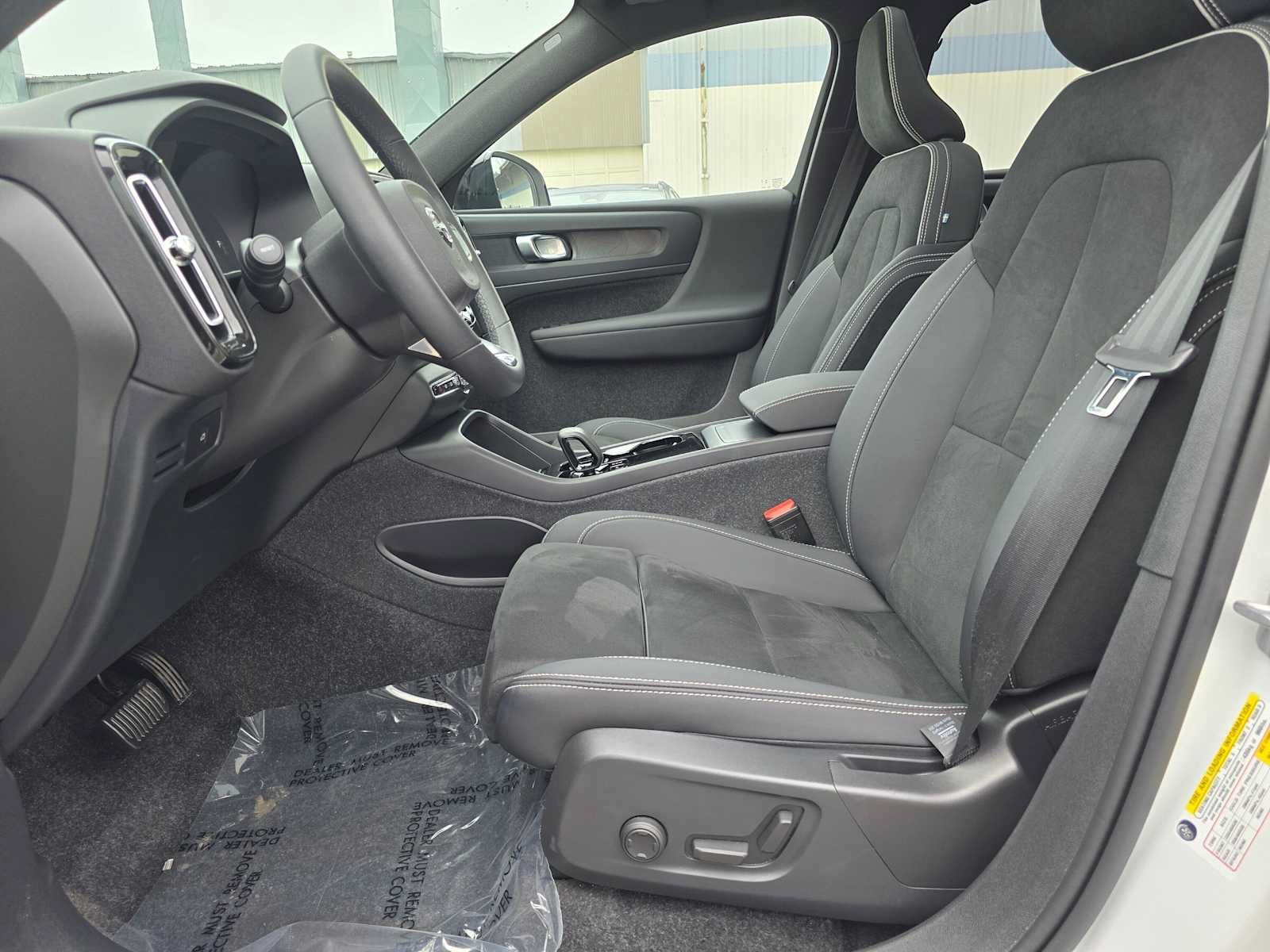 Used 2024 Volvo XC40 Recharge Plus w/ Protection Package Premier AWD/4WD image 20