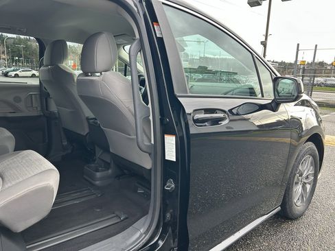 Certified 2024 Toyota Sienna LE image 14