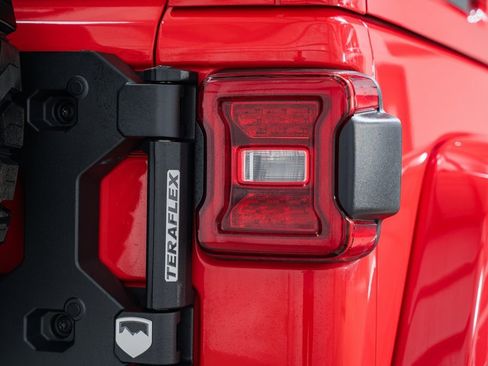 Used 2024 Jeep Wrangler Sahara image 23