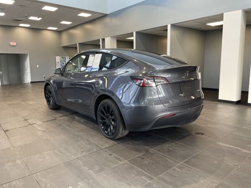 Used 2022 Tesla Model Y Long Range AWD/4WD image 9
