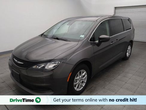 Used 2023 Chrysler Voyager LX FWD image 1
