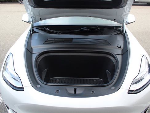 Used 2021 Tesla Model Y Long Range AWD/4WD image 34