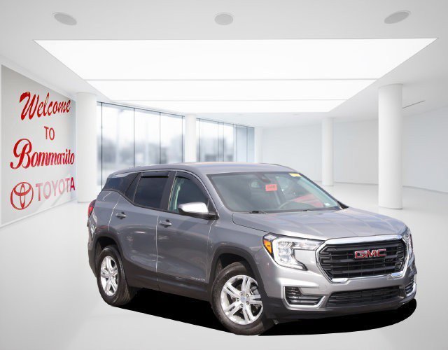 Used 2024 GMC Terrain SLE FWD image 2