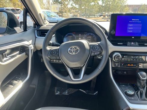 Used 2025 Toyota RAV4 Limited image 19