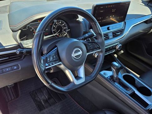 Used 2023 Nissan Altima 2.5 SR w/ SR Premium Package FWD image 9