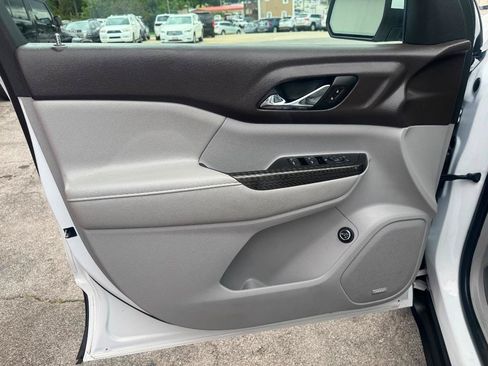 Used 2017 GMC Acadia SLT FWD image 11