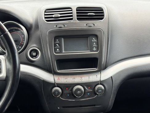 Used 2019 Dodge Journey SE w/ Connectivity Group FWD image 14