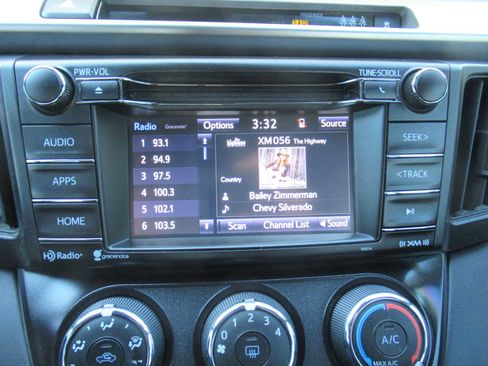 Used 2017 Toyota RAV4 LE image 31