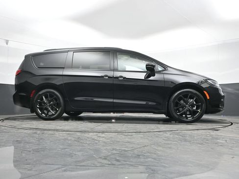 New 2026 Chrysler Pacifica Select w/ S Appearance Package FWD image 40