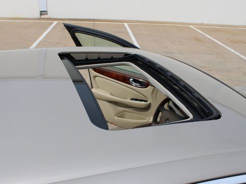 Used 2005 Jaguar XJ8 RWD image 7