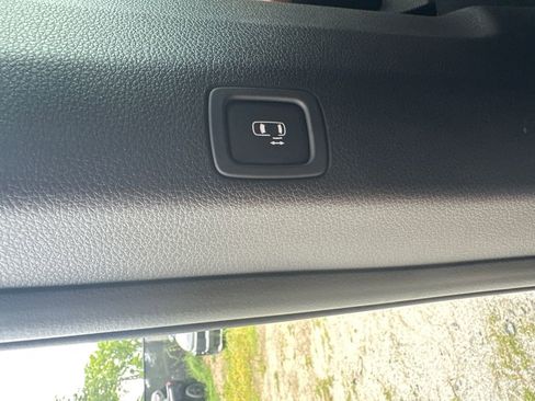 New 2026 Kia Carnival EX FWD image 25