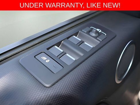 Used 2025 Land Rover Discovery Dynamic SE AWD/4WD image 10