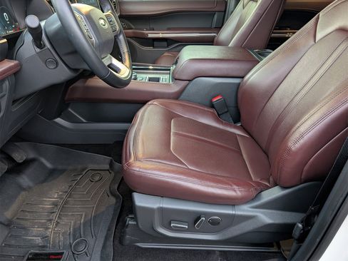 Used 2022 Ford Expedition Limited image 15