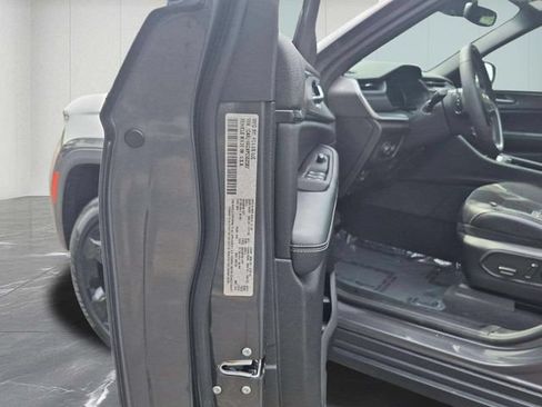 Certified 2023 Jeep Grand Cherokee Altitude AWD/4WD image 35
