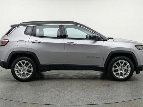 Used 2025 Jeep Compass Limited AWD/4WD image 11