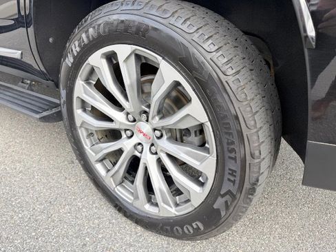 Used 2021 GMC Yukon Denali w/ Denali Premium Package image 11