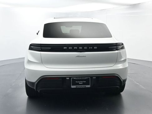 Certified 2025 Porsche Macan Electric image 13