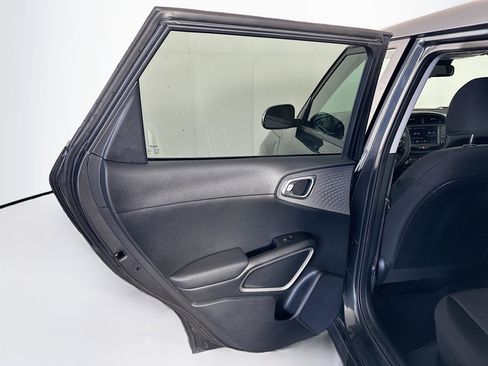 Used 2025 Kia Soul LX w/ LX Technology Package image 25