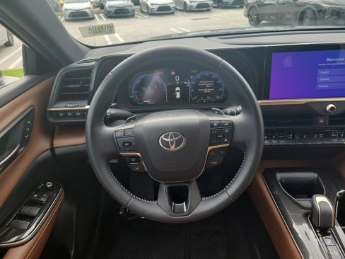Certified 2025 Toyota Crown Signia AWD/4WD image 18