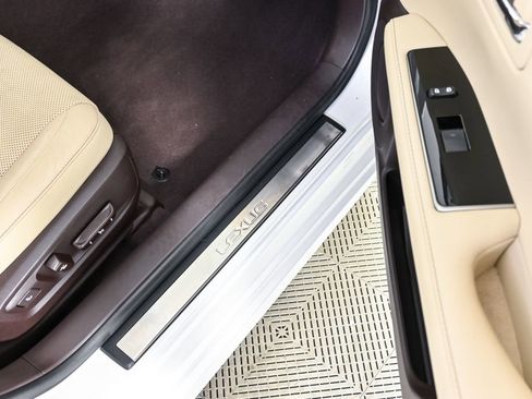 Used 2016 Lexus ES 350 w/ Luxury Package w/Wood Trim image 25