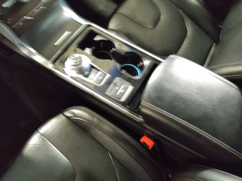 Used 2020 Ford Edge Titanium FWD image 26