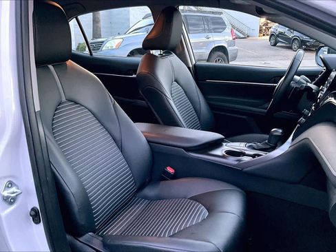 Used 2023 Toyota Camry SE image 8