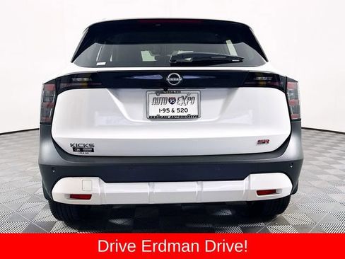 Used 2025 Nissan Kicks SR FWD image 21