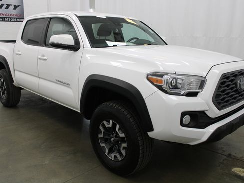 Used 2021 Toyota Tacoma TRD Off-Road w/ Technology Package image 3