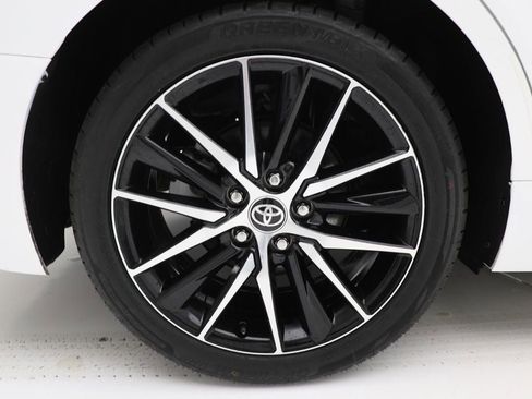 Used 2024 Toyota Camry SE image 10