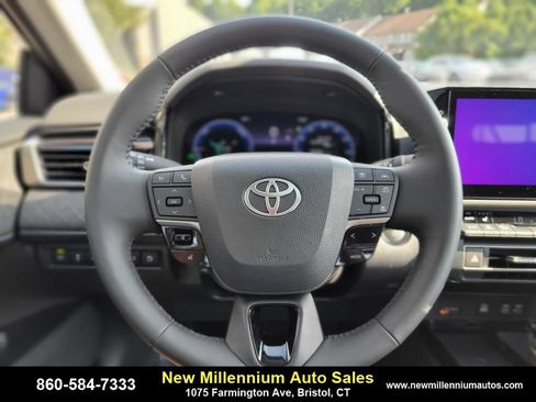 Used 2025 Toyota Camry XLE image 27