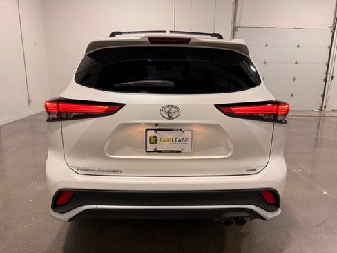 Used 2021 Toyota Highlander XSE FWD image 6