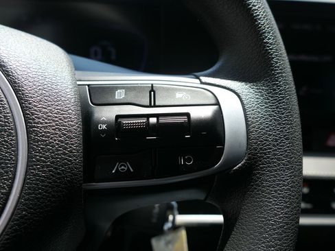Used 2025 Kia Sportage LX FWD image 19