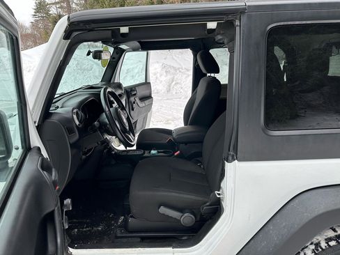 Used 2016 Jeep Wrangler Sport image 8