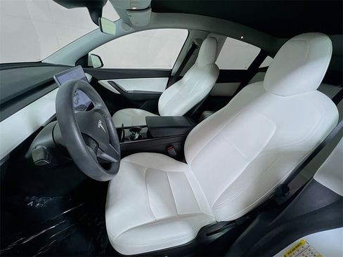 Used 2021 Tesla Model Y Long Range image 20