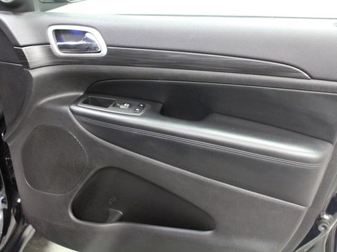 Used 2020 Jeep Grand Cherokee Laredo w/ Security & Convenience Group image 26