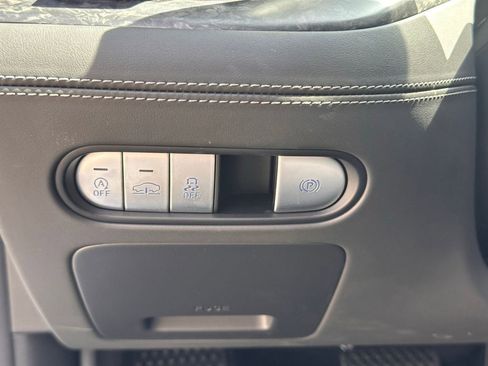 Used 2025 Genesis G90 3.5T image 30