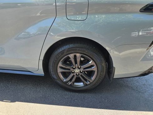 Used 2025 Toyota Sienna XSE w/ XSE Plus Package AWD/4WD image 4
