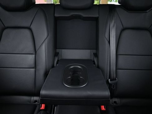 Certified 2026 Porsche Cayenne AWD/4WD image 19