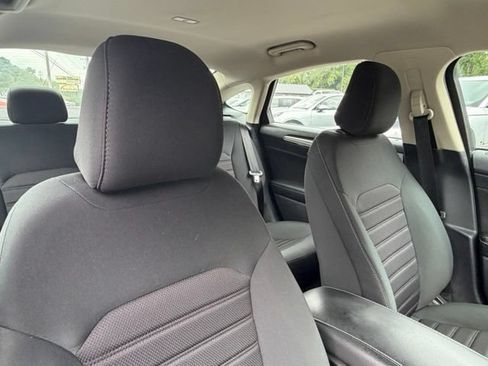 Used 2020 Ford Fusion SE FWD image 28