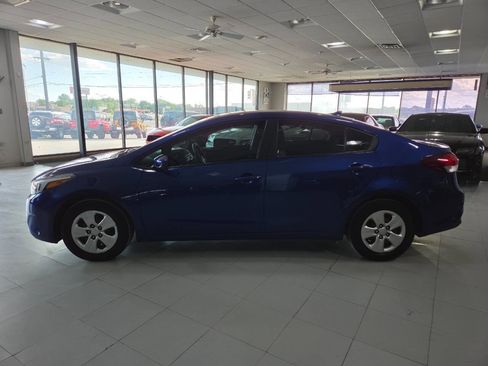 Used 2017 Kia Forte LX FWD image 4