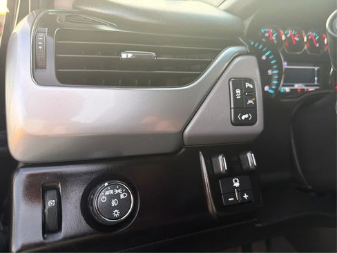 Used 2019 Chevrolet Suburban LT RWD image 18